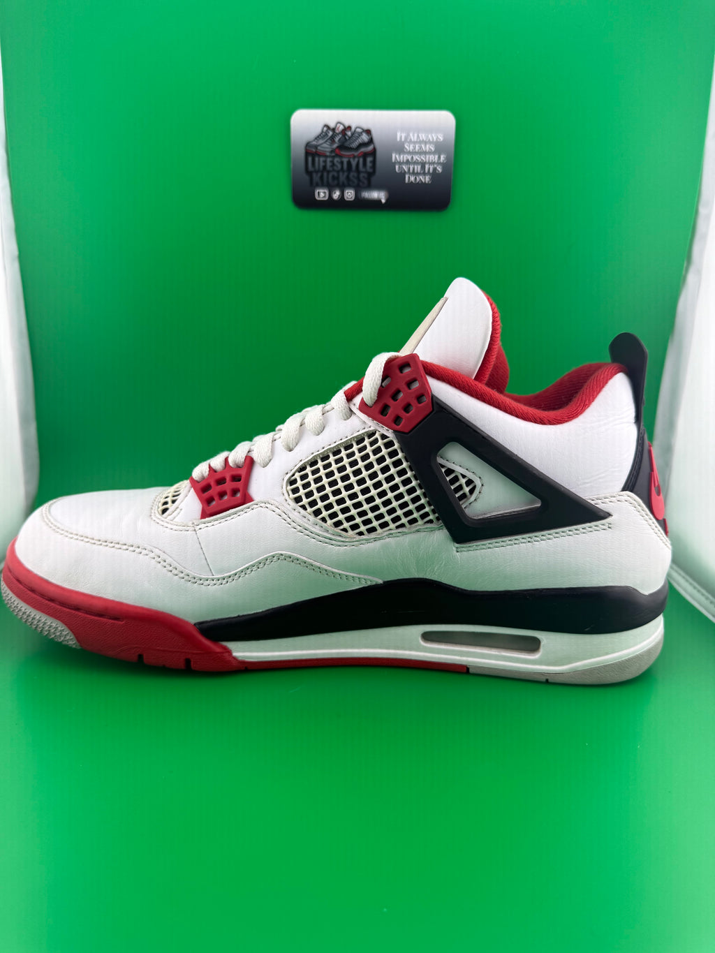 Jordan 4 Fire Red 2020 PreOwned Size 10