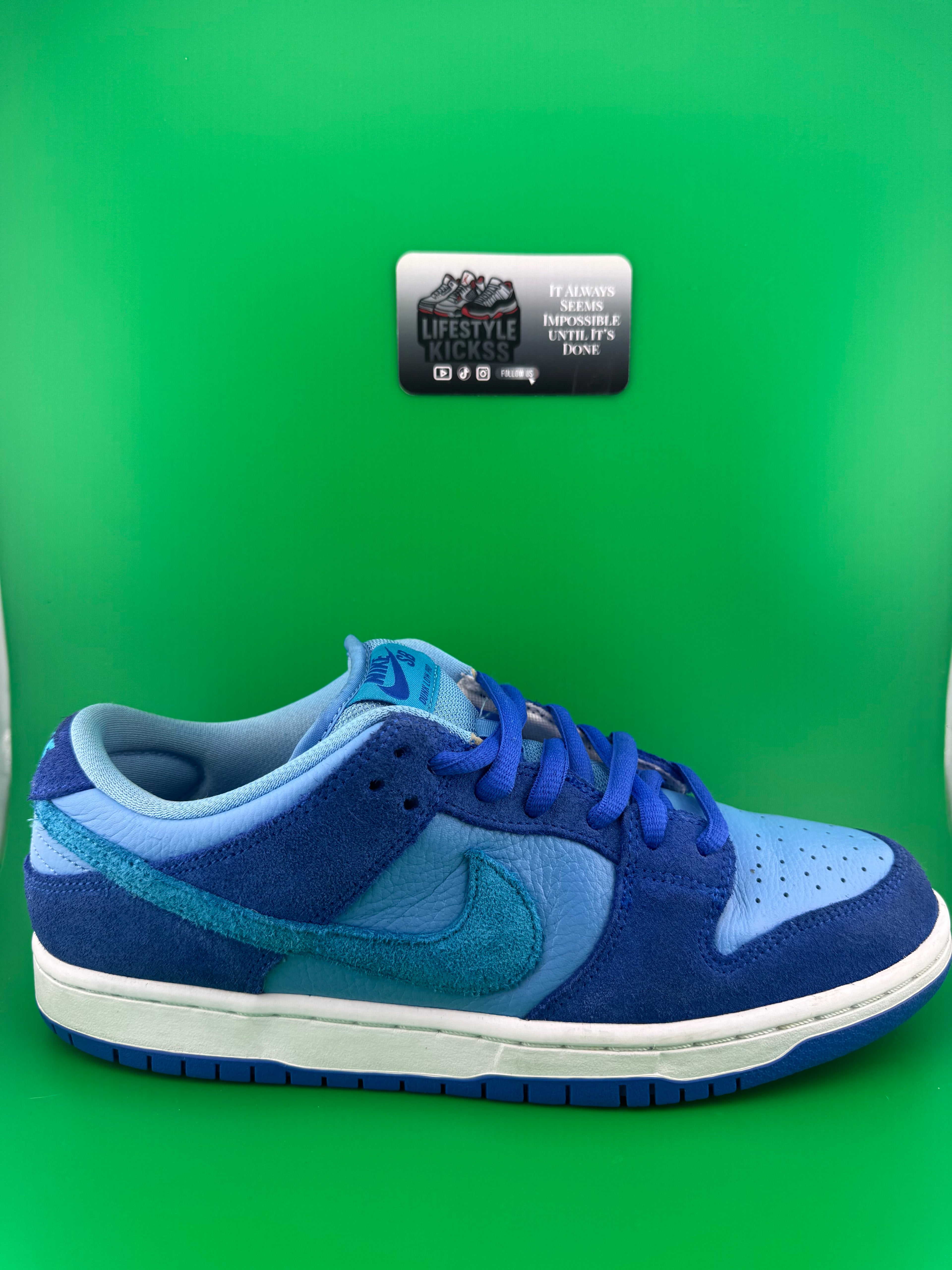 Nike SB Dunk Low Blue Raspberry PreOwned Size 8.5
