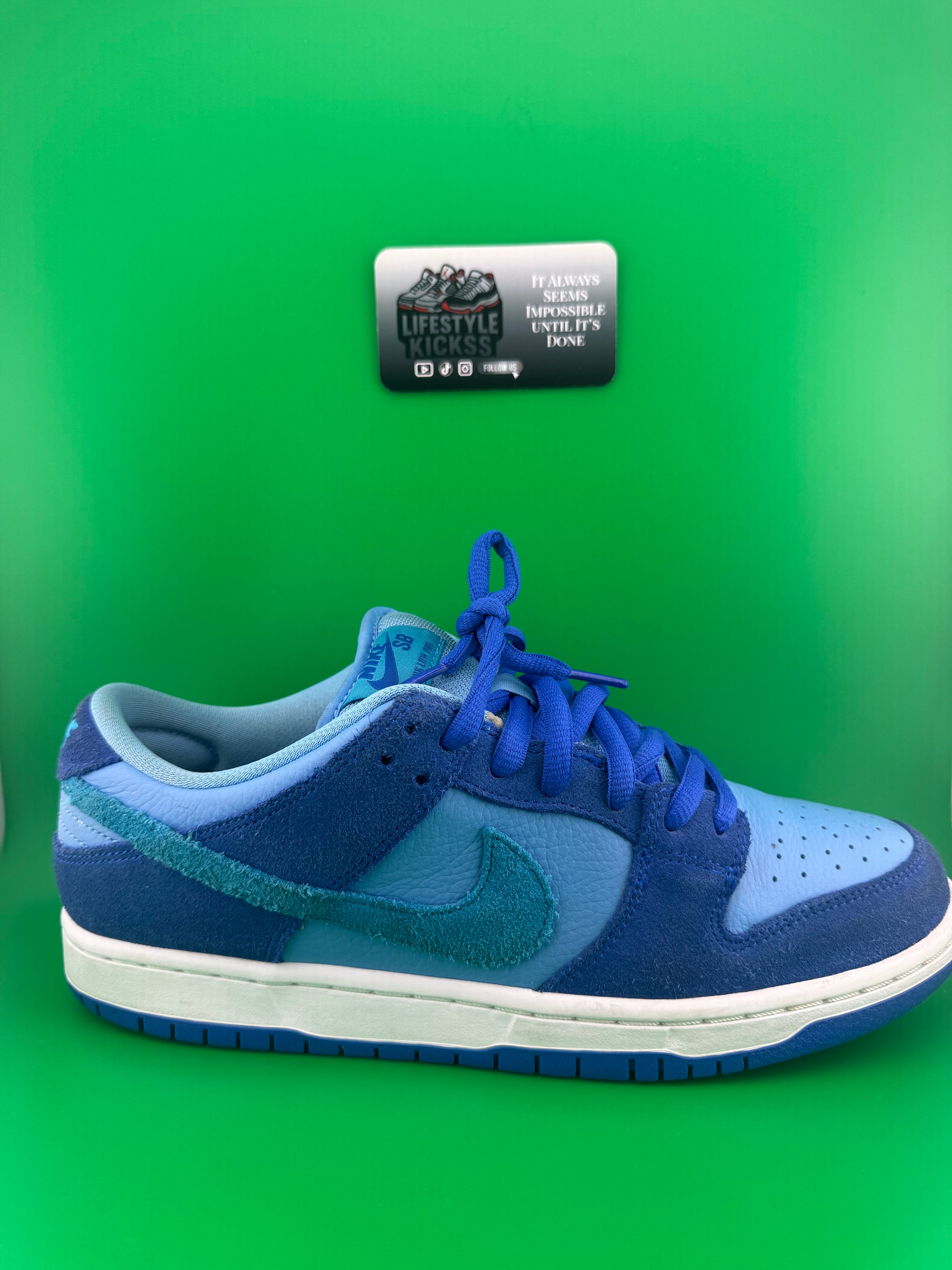 Nike SB Dunk Low Blue Raspberry PreOwned Size 8.5