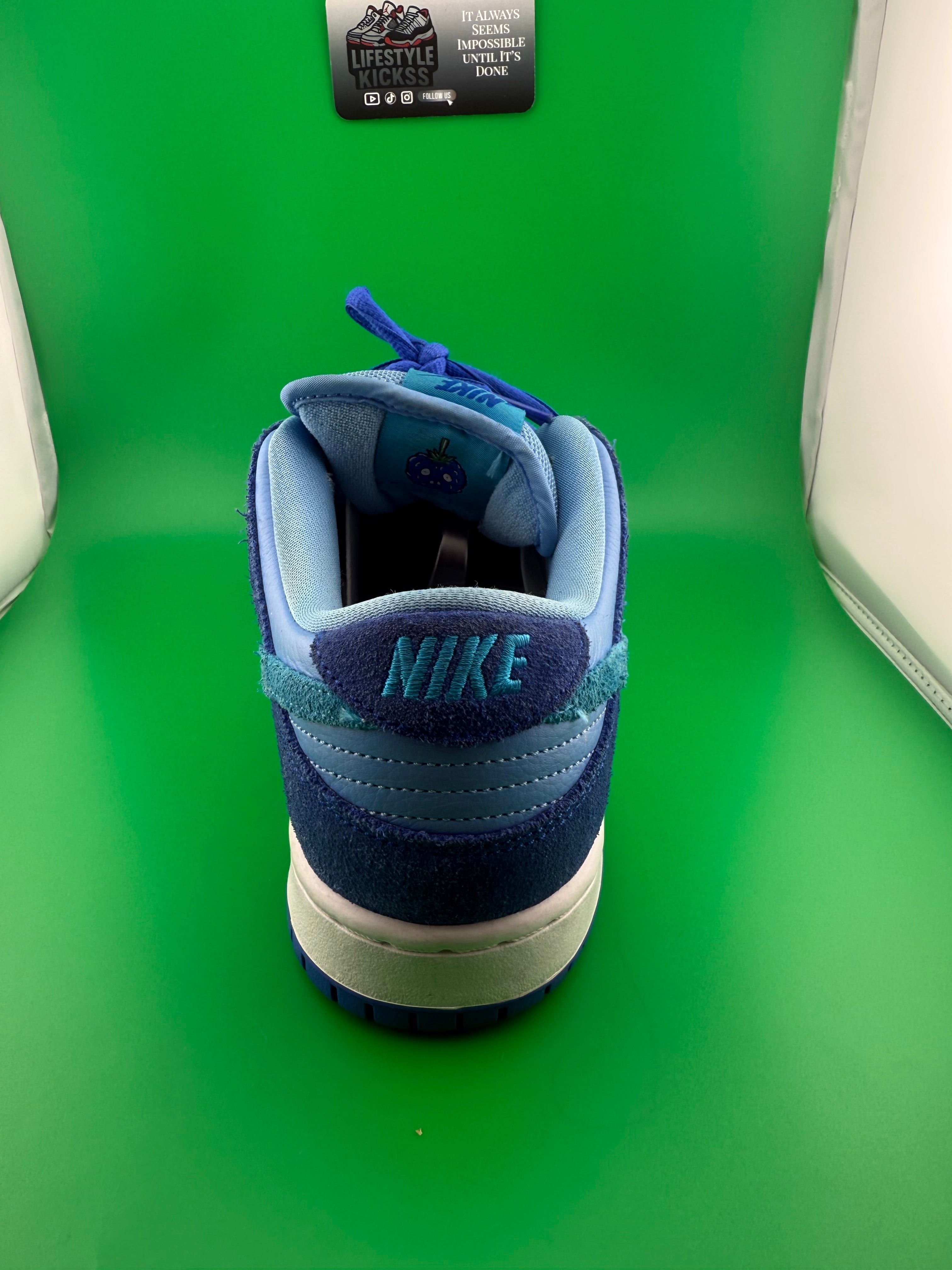 Nike SB Dunk Low Blue Raspberry PreOwned Size 8.5