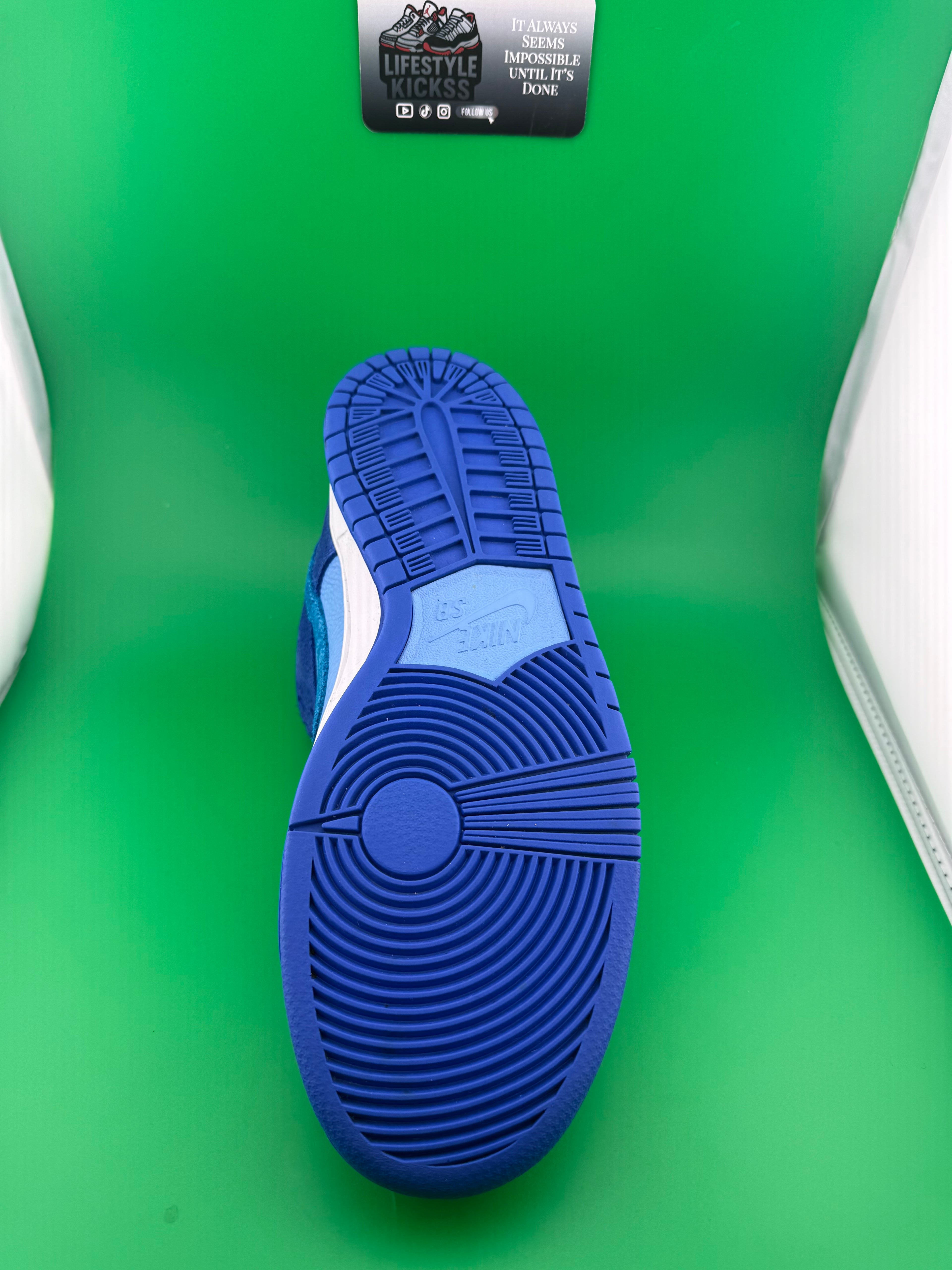 Nike SB Dunk Low Blue Raspberry PreOwned Size 8.5