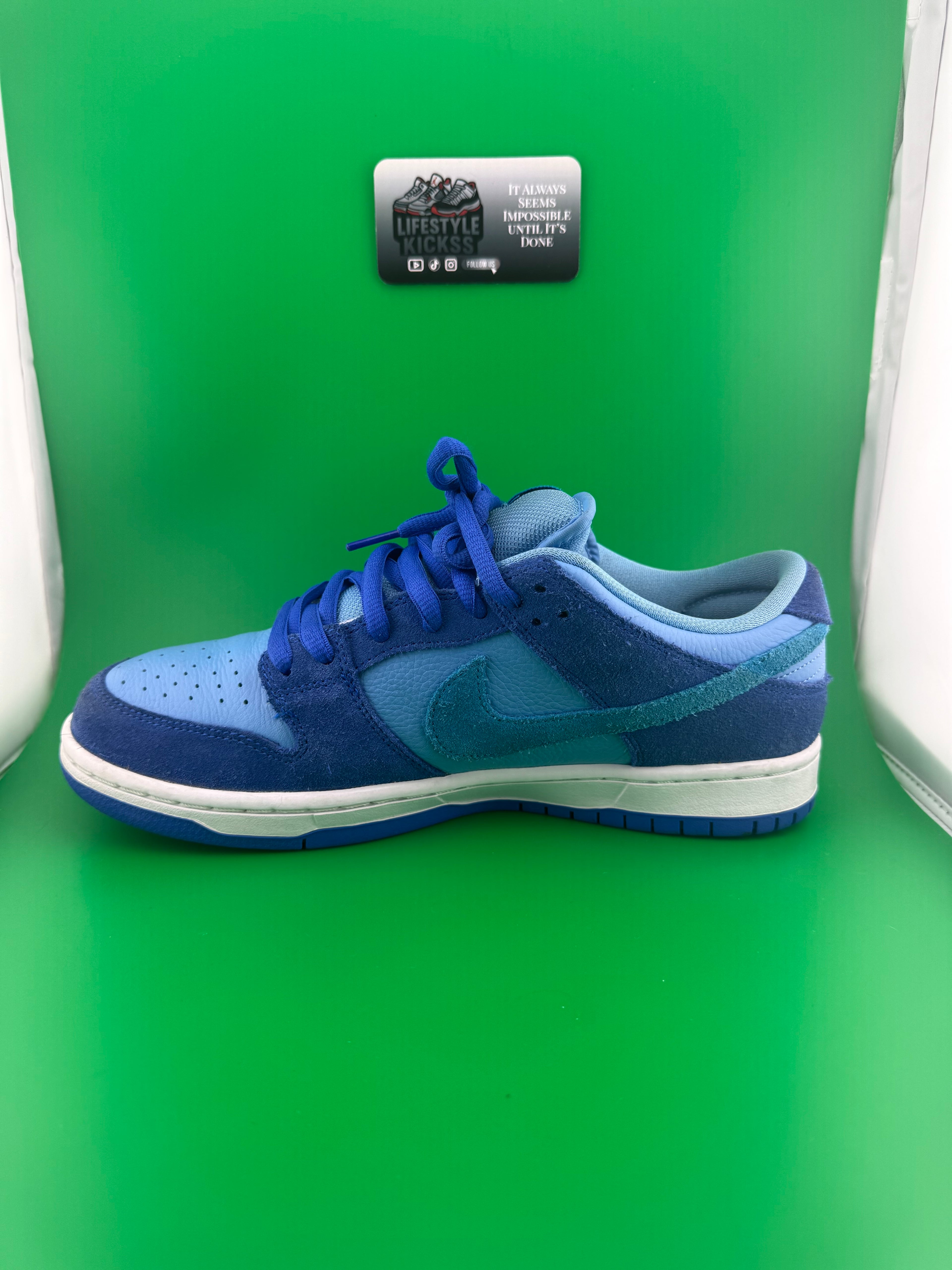 Nike SB Dunk Low Blue Raspberry PreOwned Size 8.5