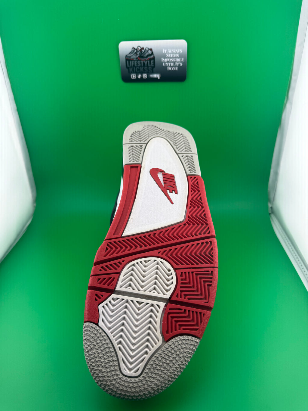 Jordan 4 Fire Red 2020 PreOwned Size 10