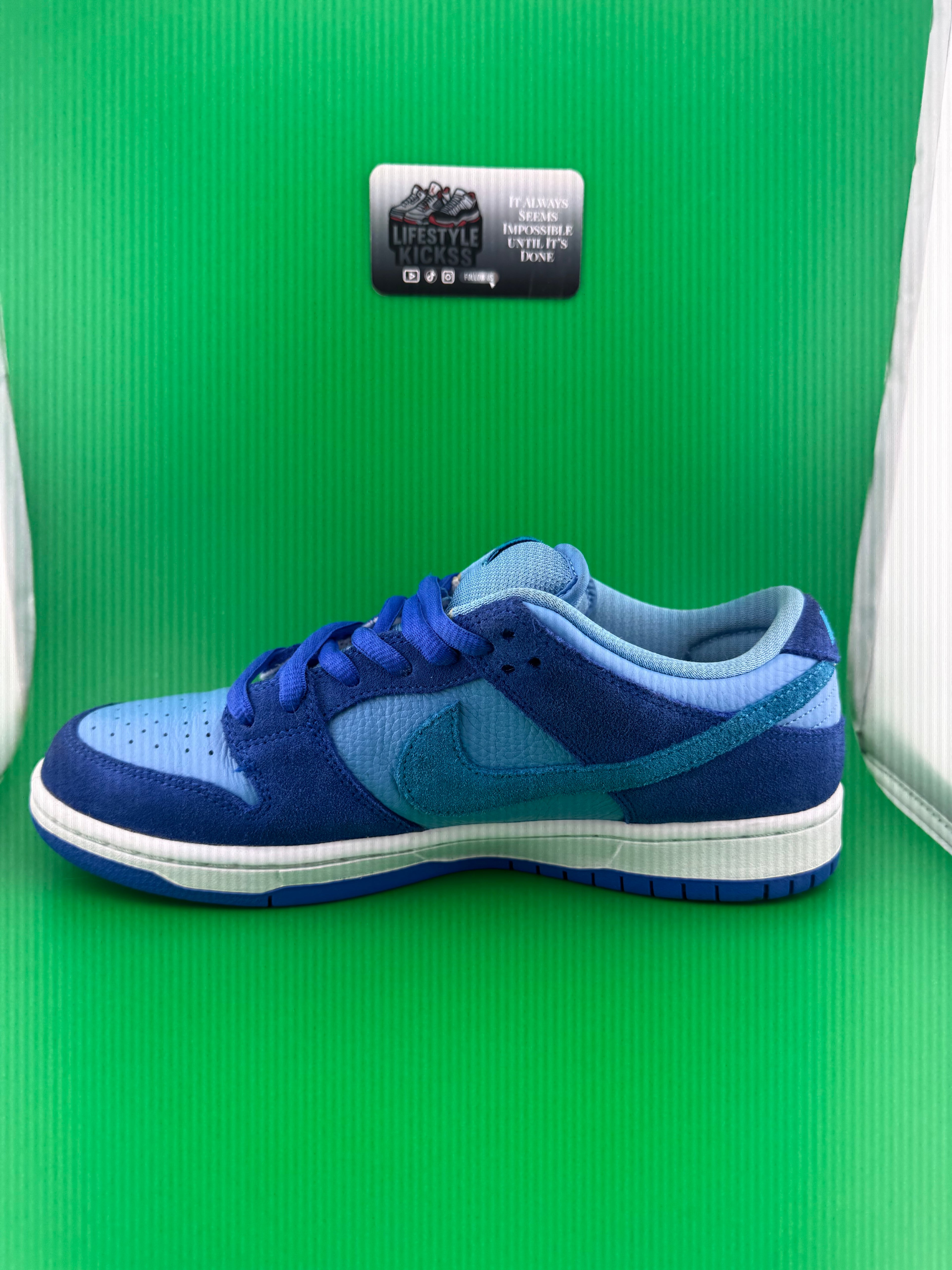 Nike SB Dunk Low Blue Raspberry PreOwned Size 8.5