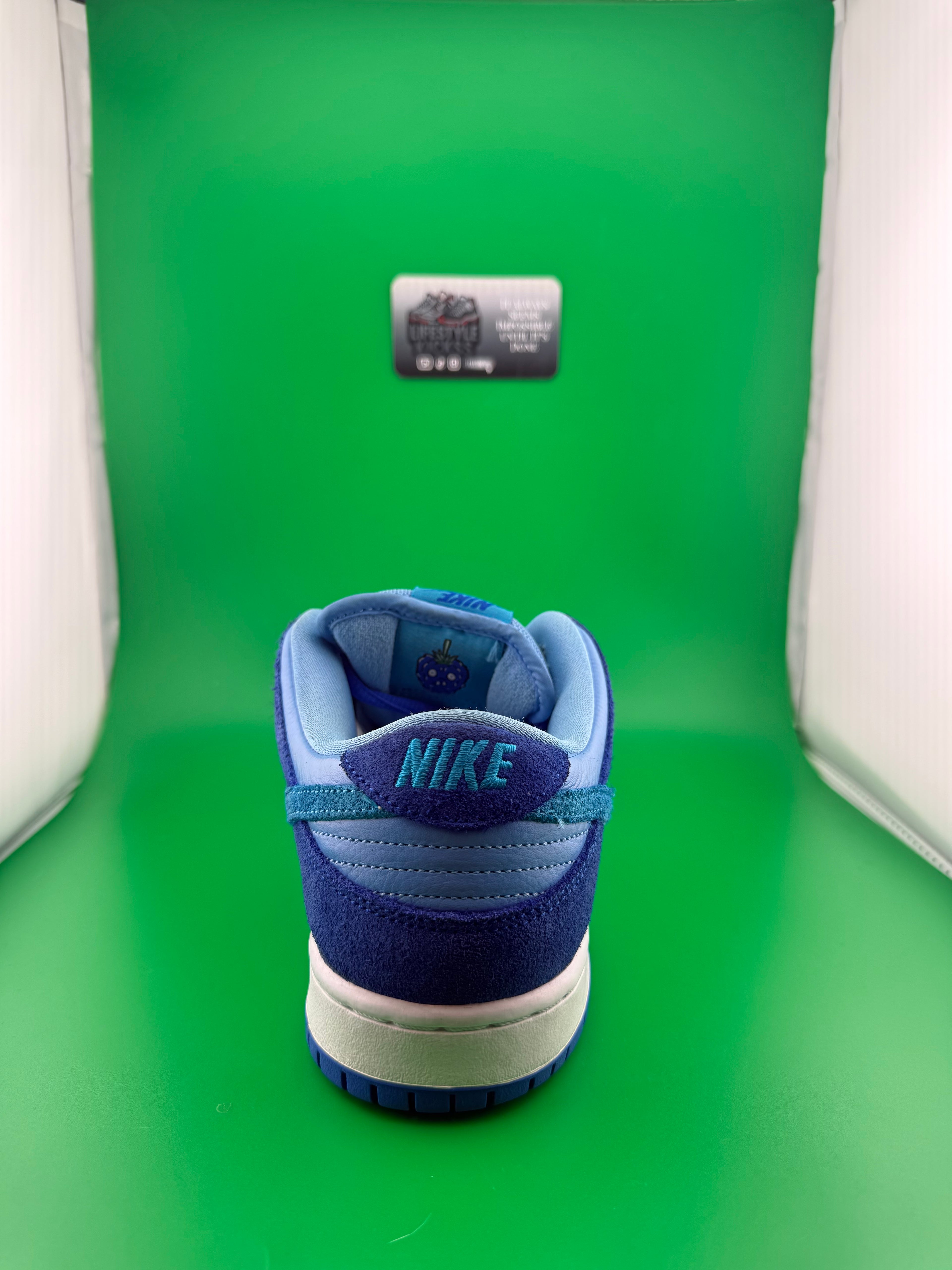 Nike SB Dunk Low Blue Raspberry PreOwned Size 8.5