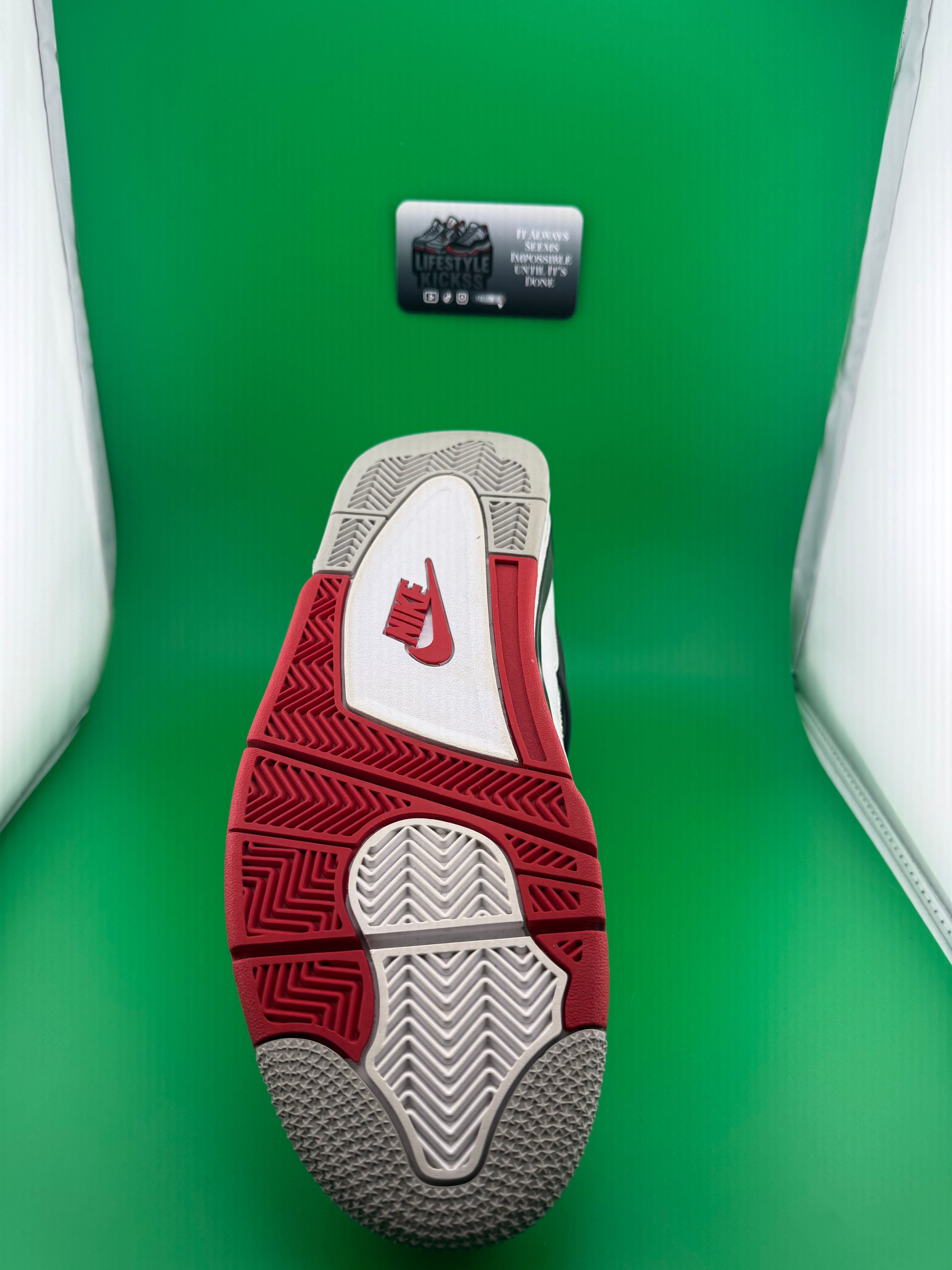 Jordan 4 Fire Red 2020 PreOwned Size 10