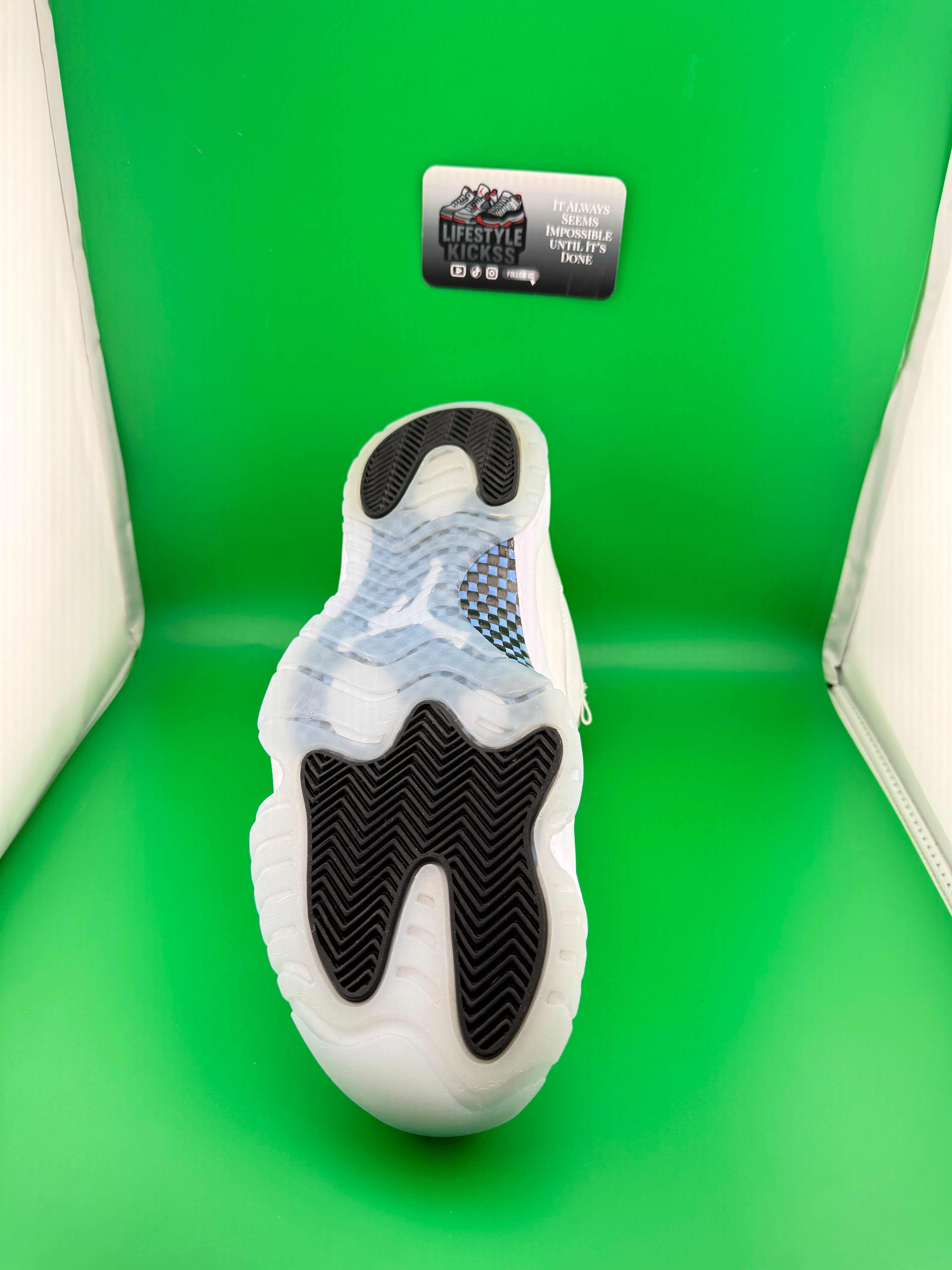 Jordan 11 Low Legend Blue PreOwned Size 10