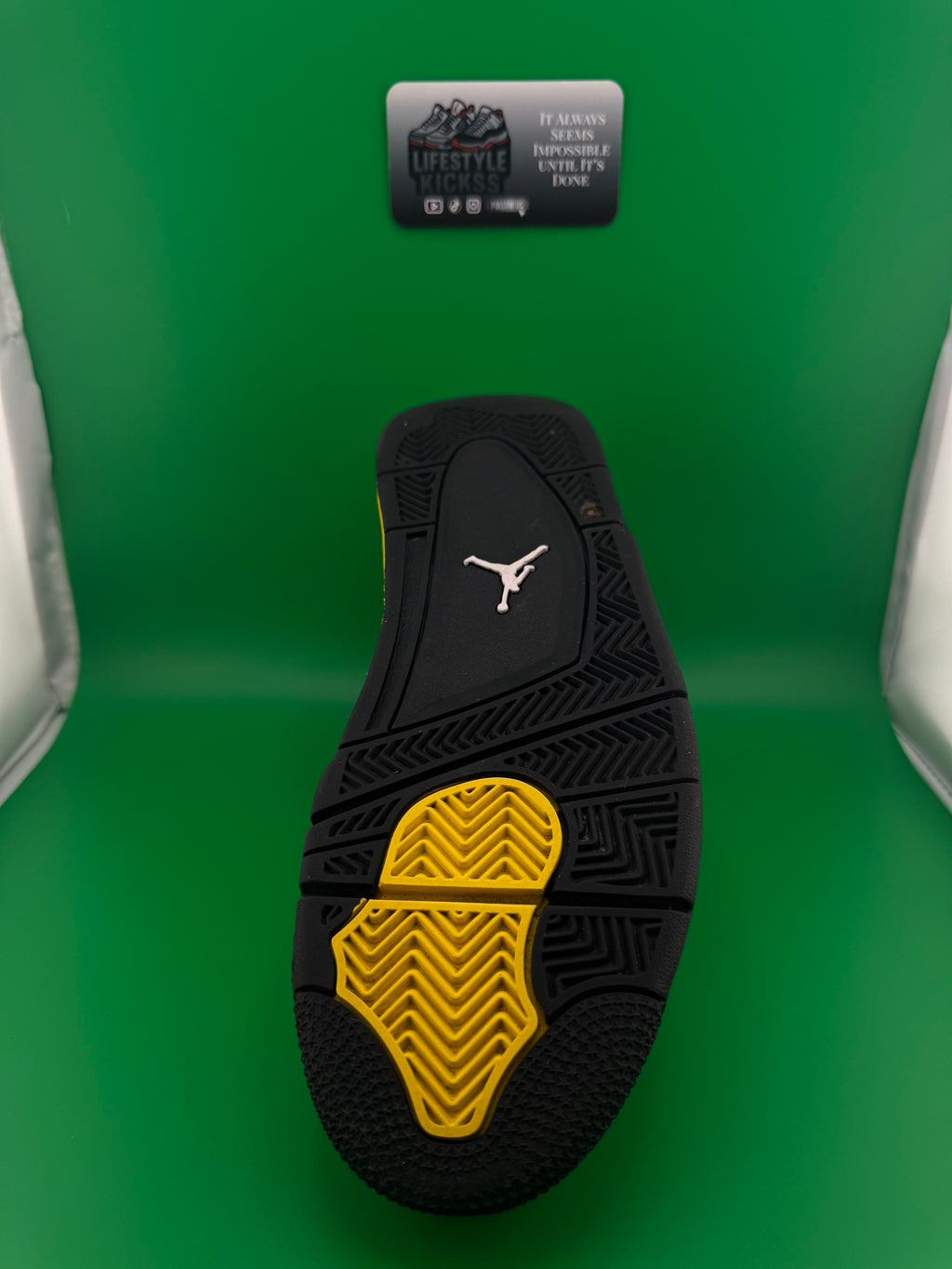 Jordan 4 Yellow Thunder Pre owned Size 6y