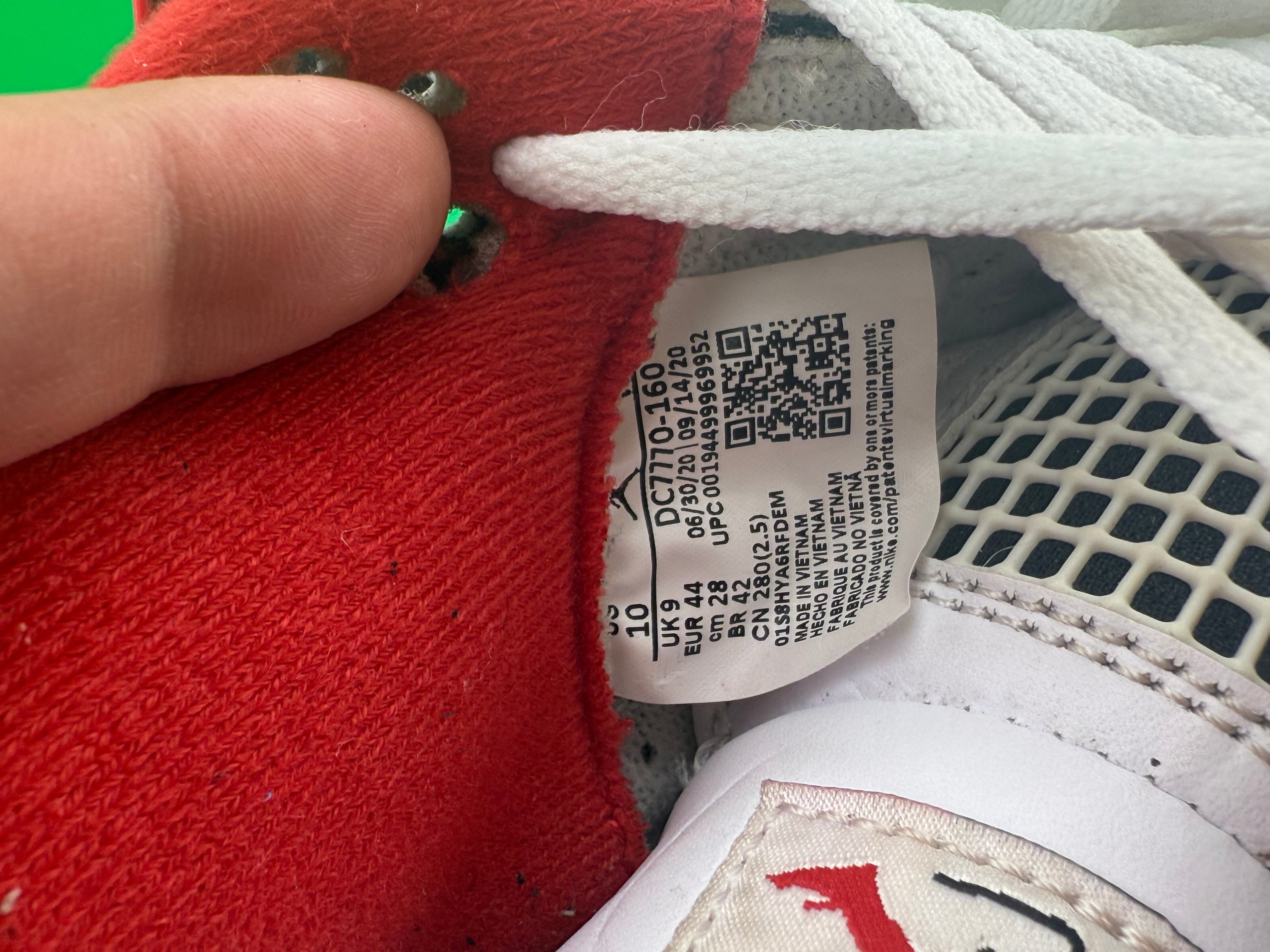 Jordan 4 Fire Red 2020 PreOwned Size 10