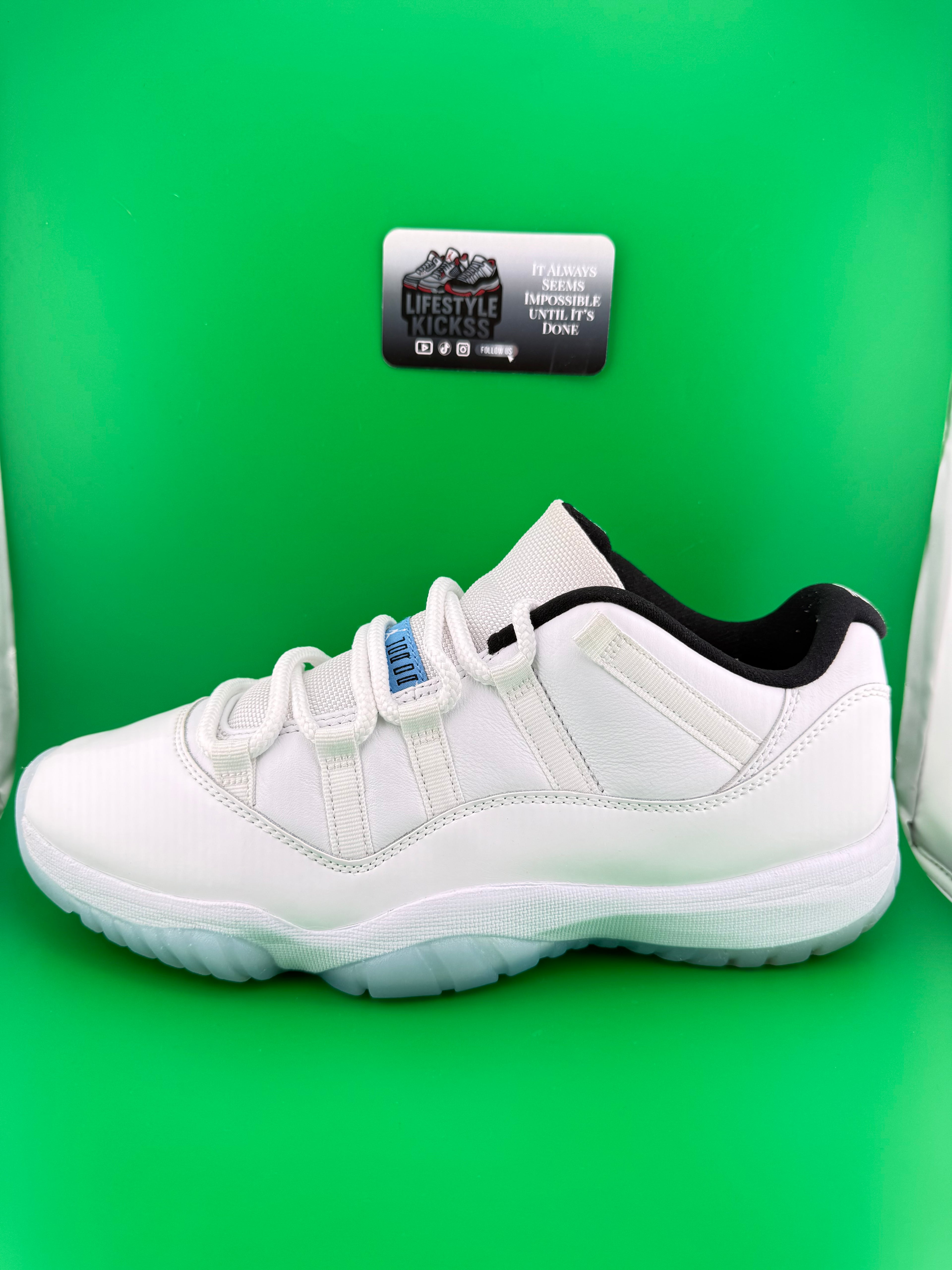 Jordan 11 Low Legend Blue PreOwned Size 10