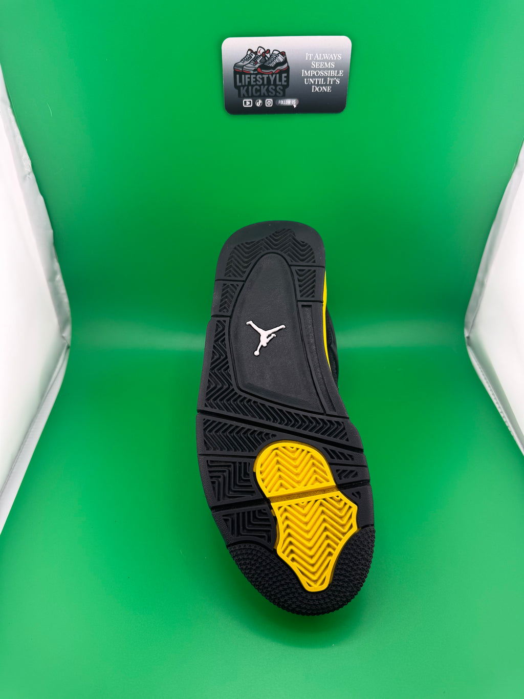 Jordan 4 Yellow Thunder Pre owned Size 6y