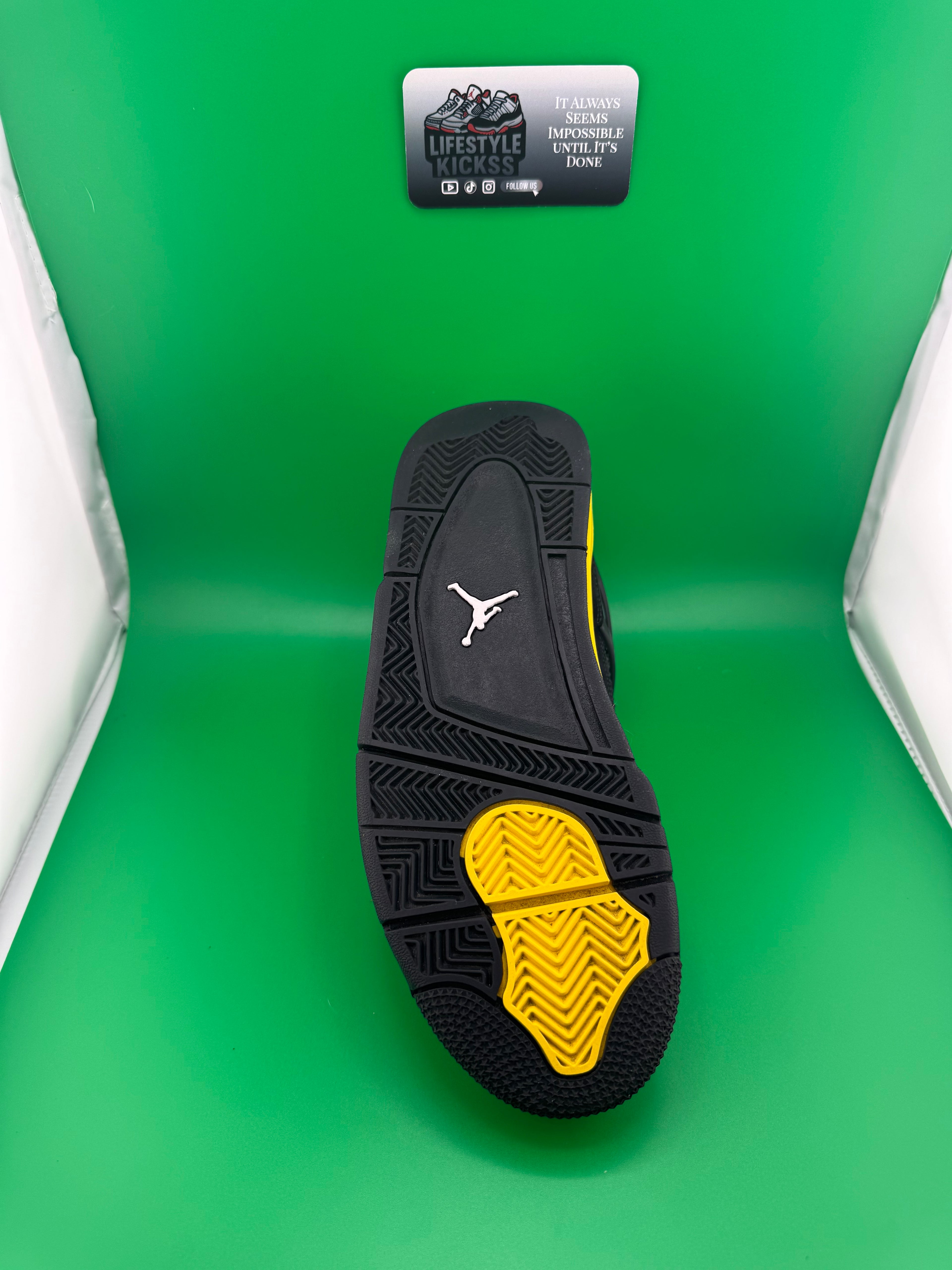 Jordan 4 Yellow Thunder Pre owned Size 6y