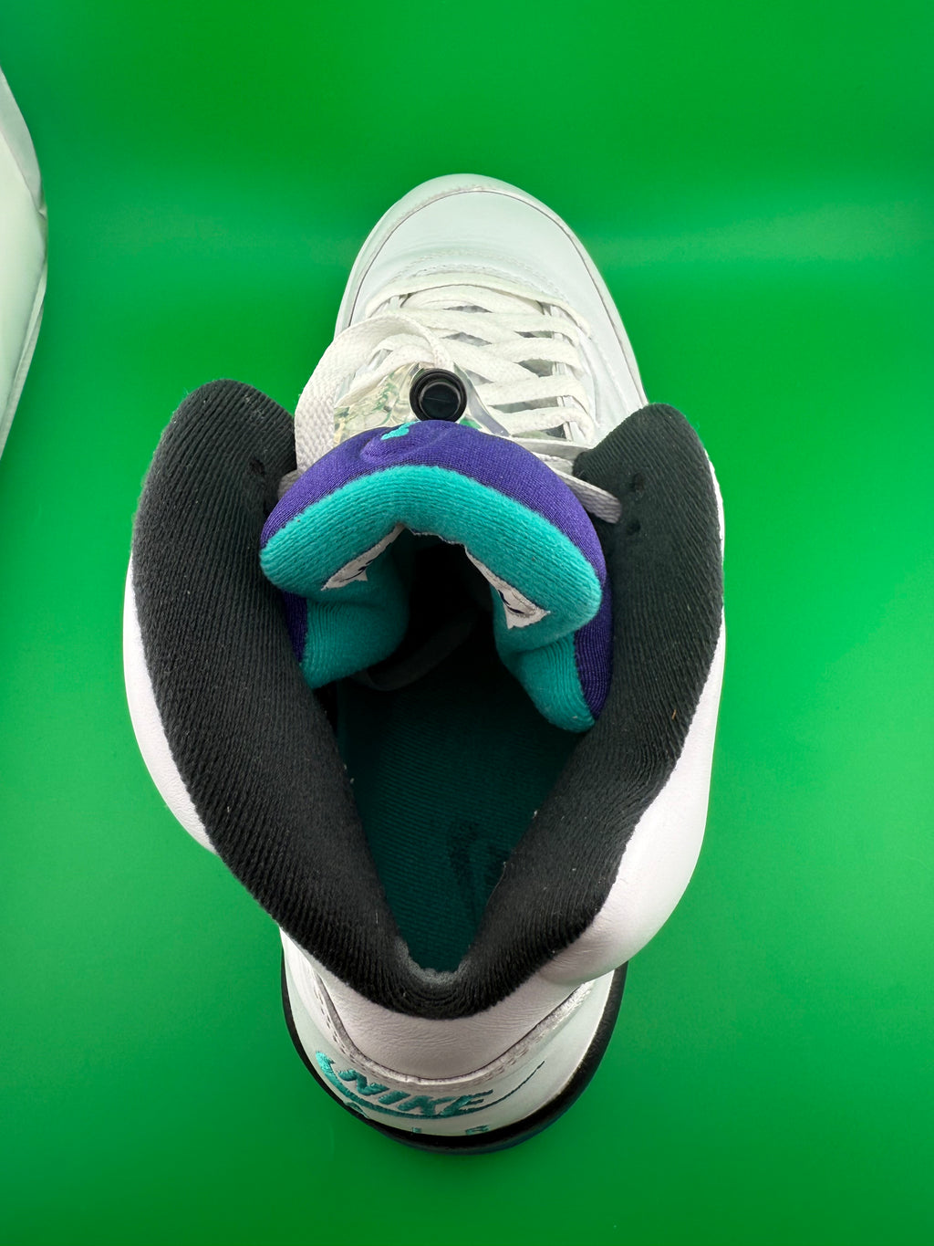 Jordan 5 Grape 2025 PreOwned Size 12