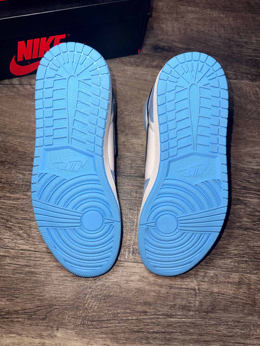 PreOwned Jordan 1 University Blue Size 10.5